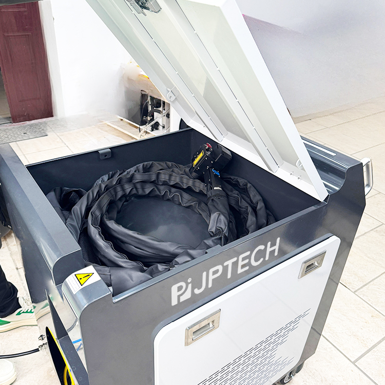 Máquina de Limpeza a Laser de  - Industrial Laser Cleaning Machine Price avaliação e preço